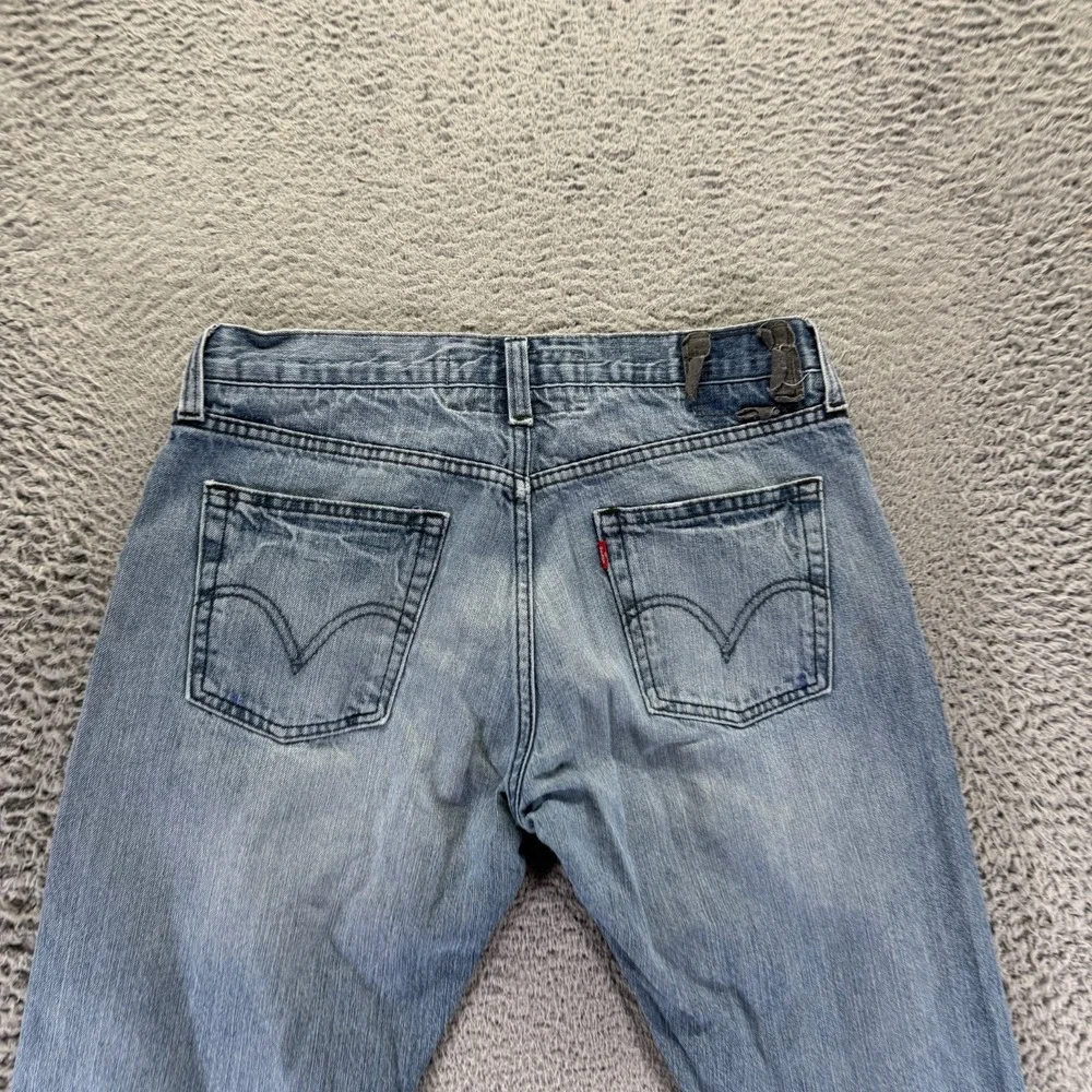 Levis before purchasing